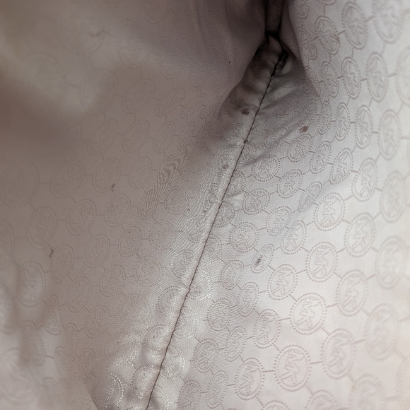 Michael Kors Jet Set Tote - Picture 6 of 10